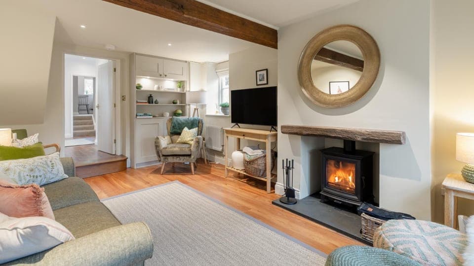 TV and multimedia, Living room, Seating area, fireplace