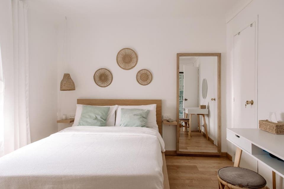 Bedroom, towels