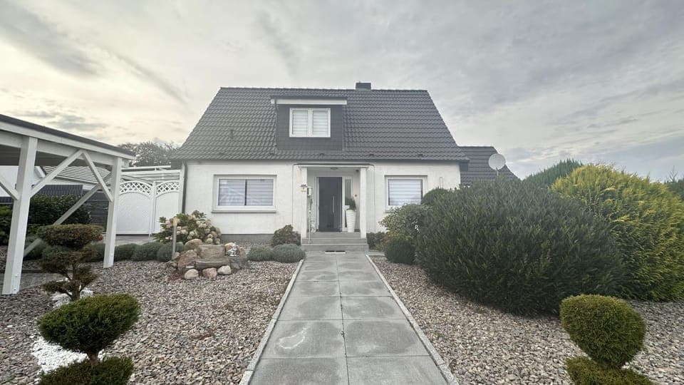 Property building, Garden, Garden view