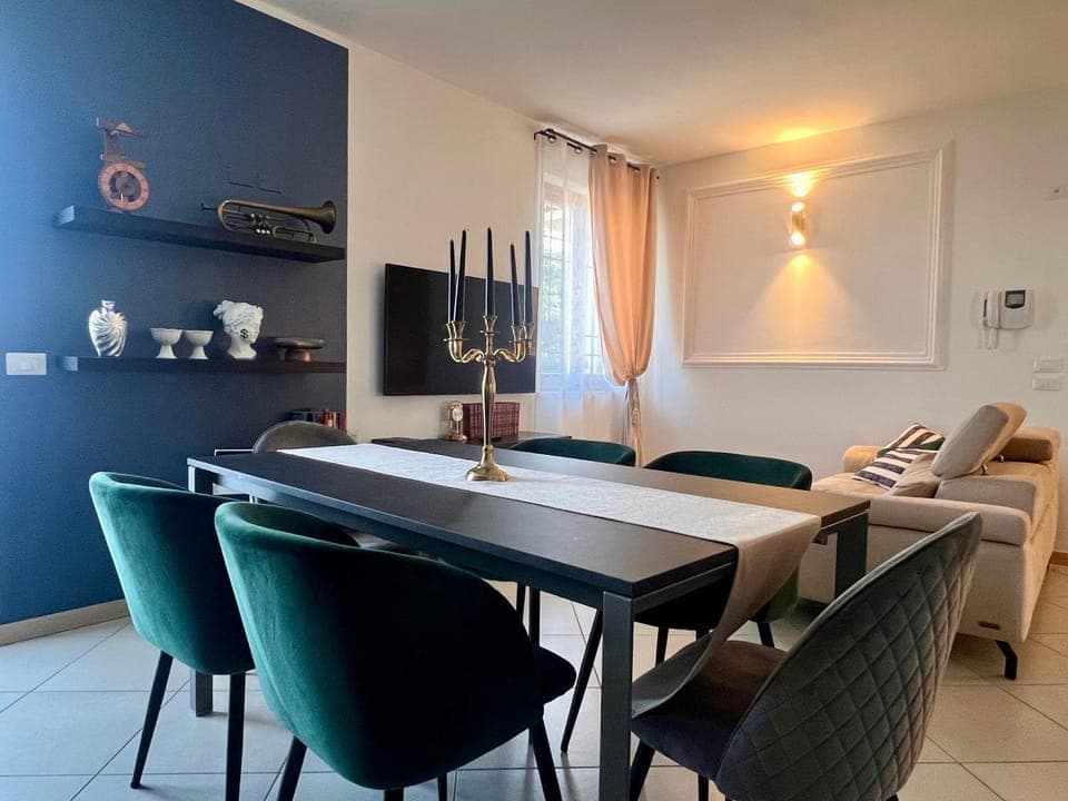 TV and multimedia, Living room, Seating area, Dining area, Evening entertainment