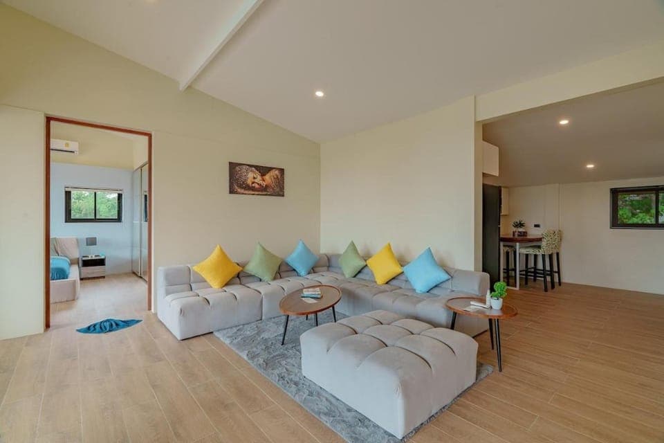 Property building, TV and multimedia, Living room, Seating area