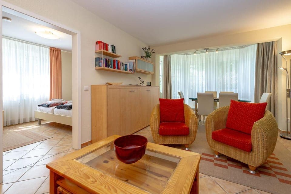 Living room, Photo of the whole room, Seating area, Dining area, Bedroom