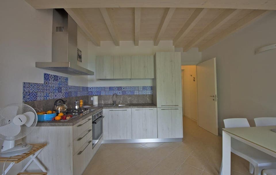 Kitchen or kitchenette, Dining area, dishwasher