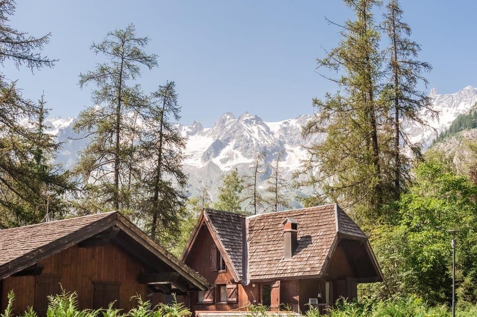 Property building, Nearby landmark, Day, Natural landscape, Winter, Summer, View (from property/room), Autumn, Landmark view, Mountain view, Mountain view, Street view, Quiet street view, Inner courtyard view, Parking, fireplace, heating
