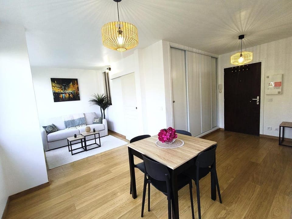 Bed, Living room, Photo of the whole room, Seating area, Dining area, Bedroom, wardrobe