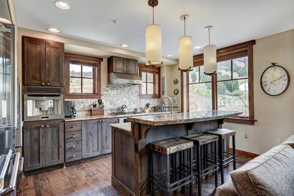 Luxury 4 Bedroom Condo on Peak 8 Apartment in Breckenridge