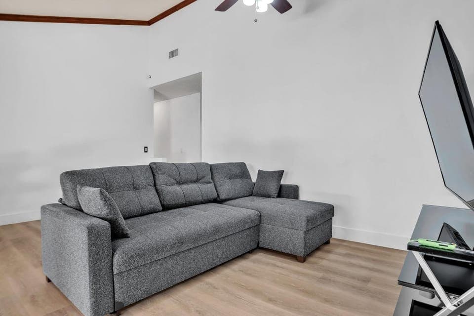 TV and multimedia, Living room, Evening entertainment