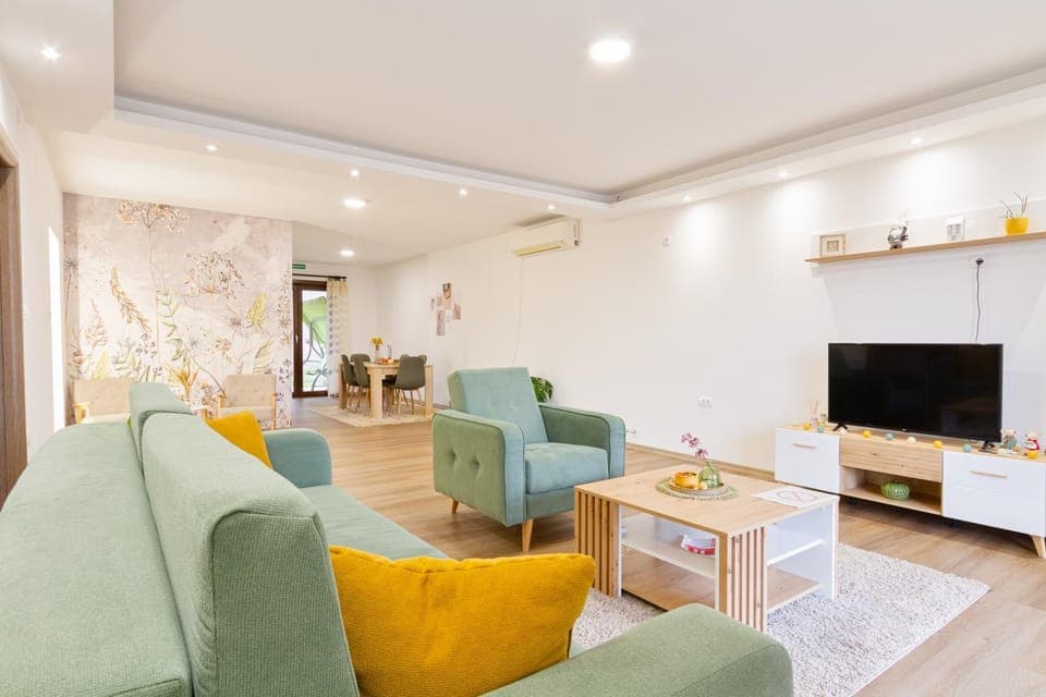 TV and multimedia, Living room, Seating area