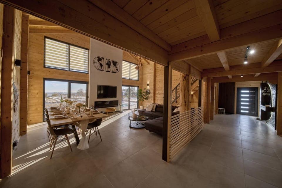 TV and multimedia, Living room, Seating area, Dining area