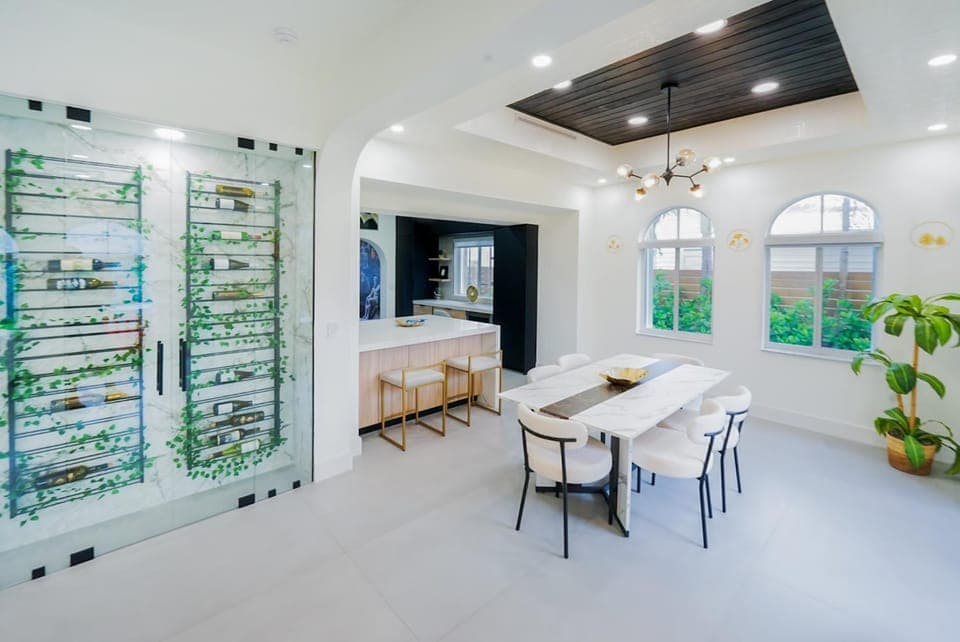 Photo of the whole room, Seating area