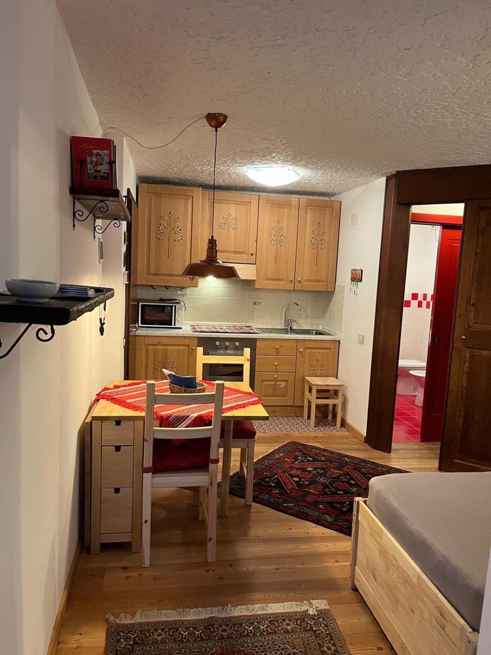 Kitchen or kitchenette, Dining area, oven, stove