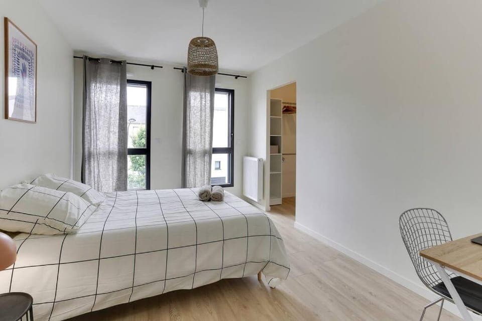 Bed, Photo of the whole room, Bedroom