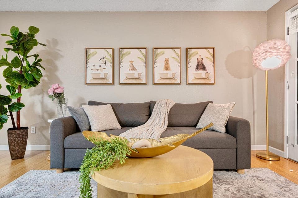 Living room, Decorative detail, Seating area