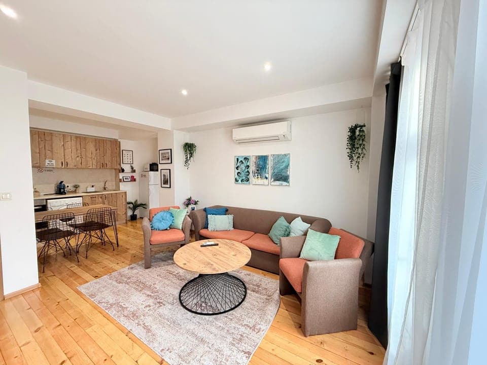 Kitchen or kitchenette, Living room, Seating area