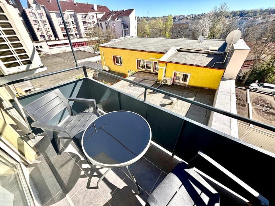 View (from property/room), Balcony/Terrace, Street view