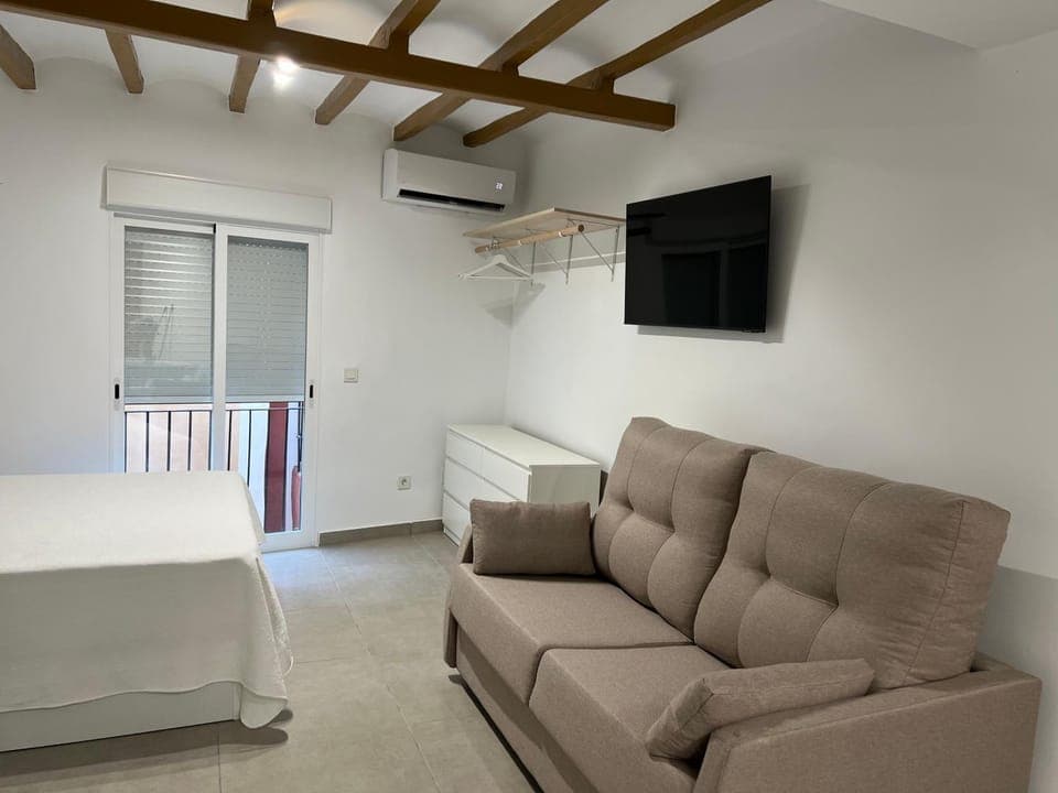 TV and multimedia, Photo of the whole room, air conditioner