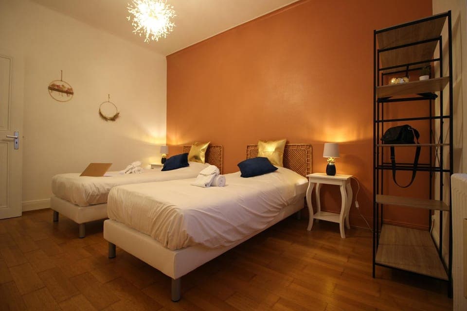 Bed, Photo of the whole room, Bedroom