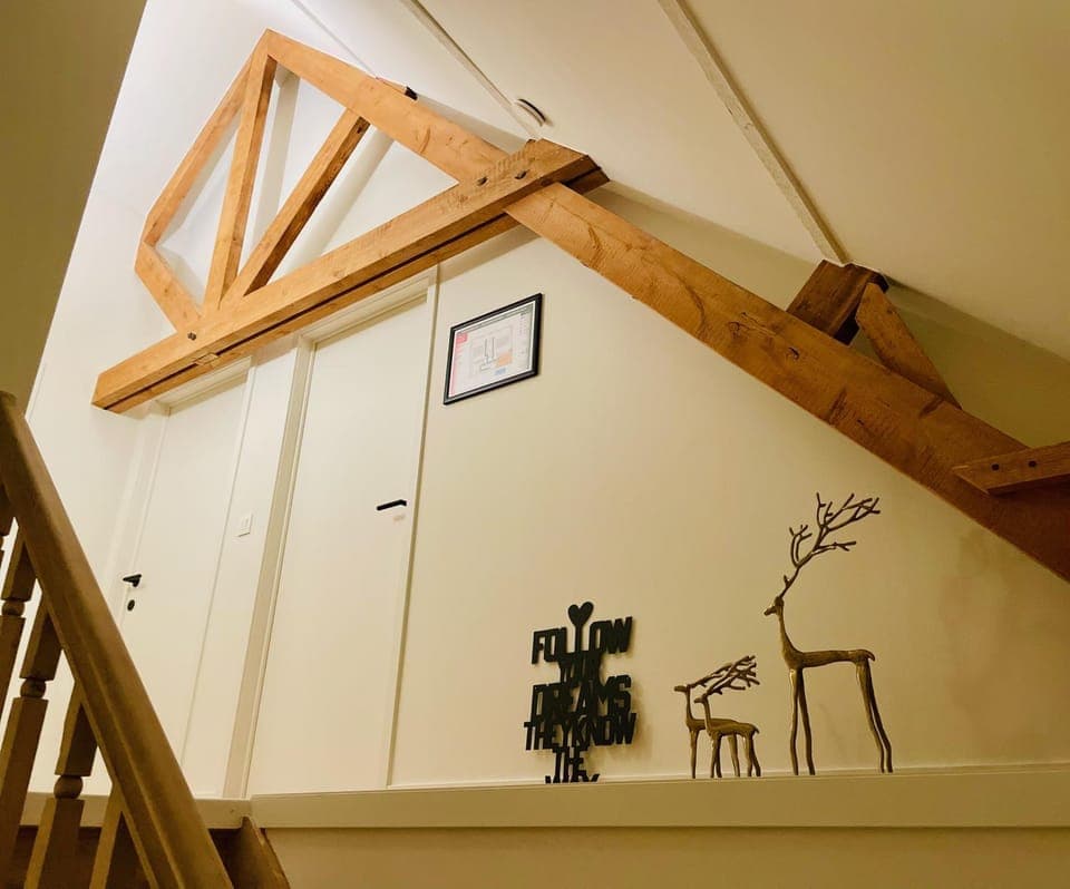 Property building, Decorative detail, Bedroom