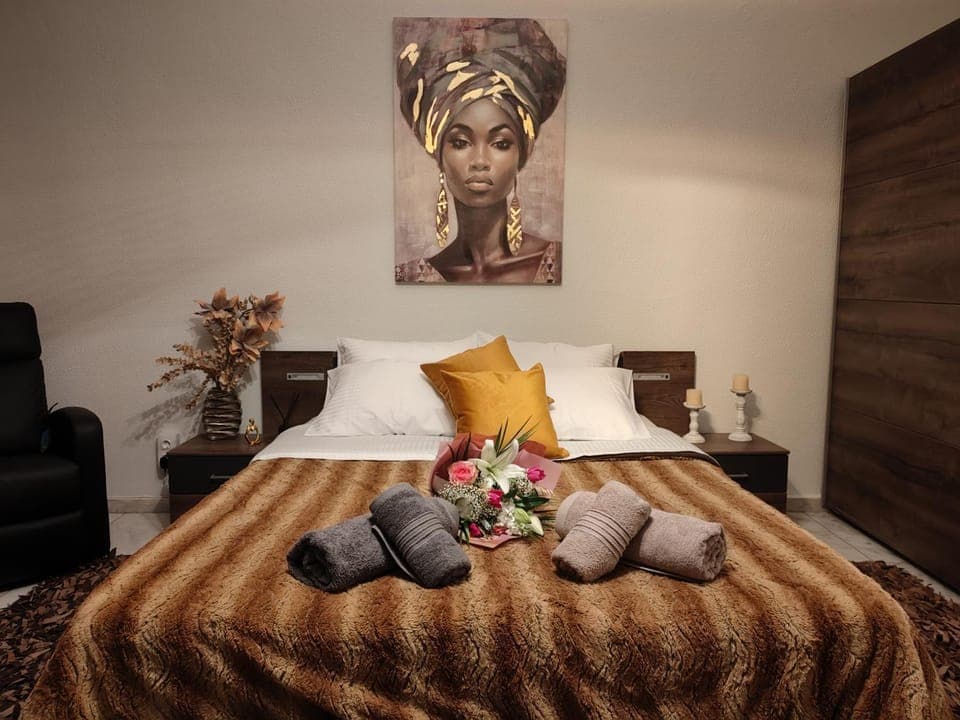 Bed, Photo of the whole room, Bedroom