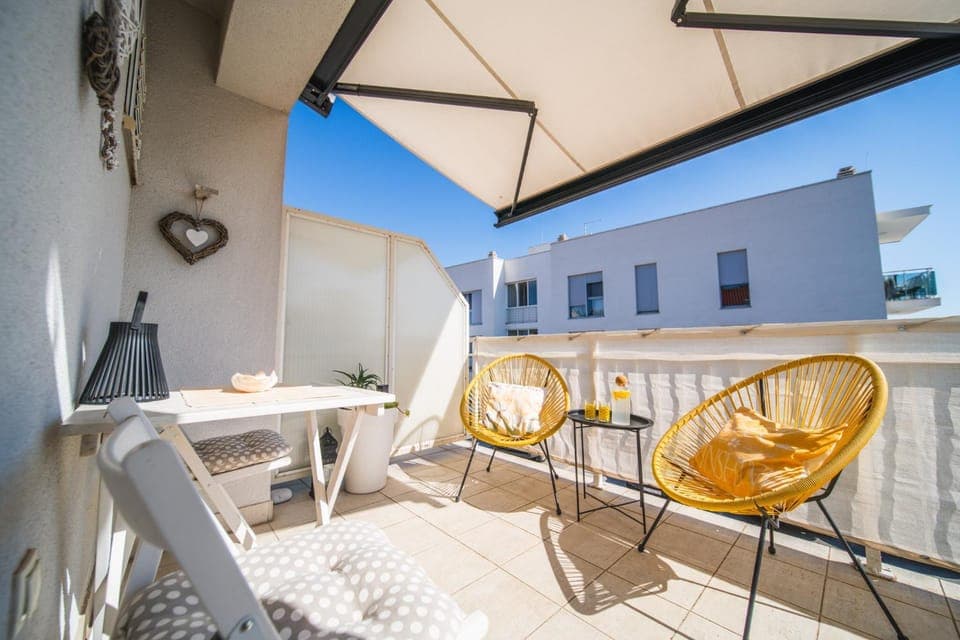 Seating area, sunbed