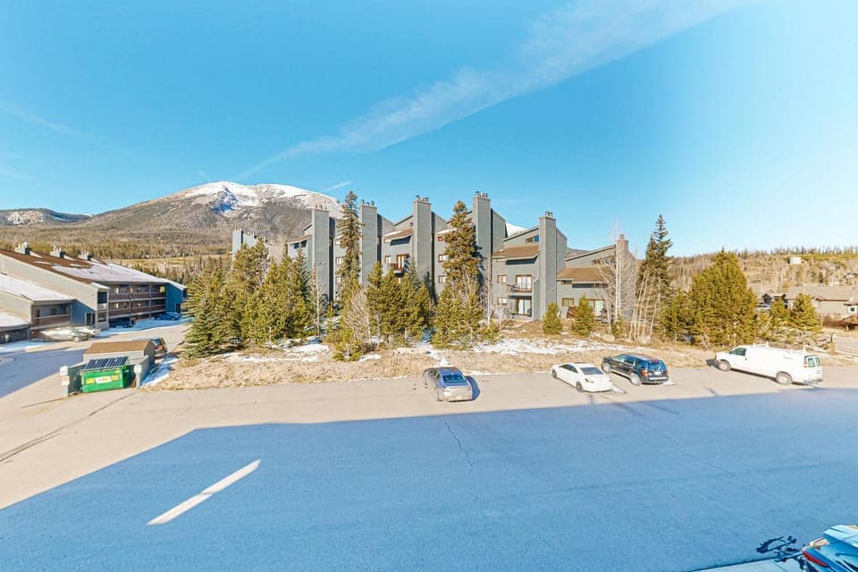 Snowscape Modern Mountain Retreat Apartment in Wildernest