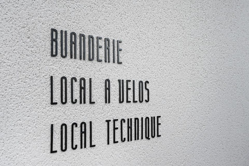 Property logo or sign, Logo/Certificate/Sign, Text overlay, laundry, laundry