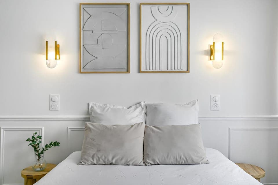 Bed, Photo of the whole room, Decorative detail, Bedroom