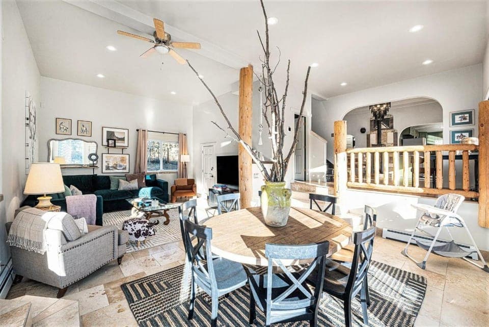 Spacious mountain lodge with hot tub and game room House in Bailey