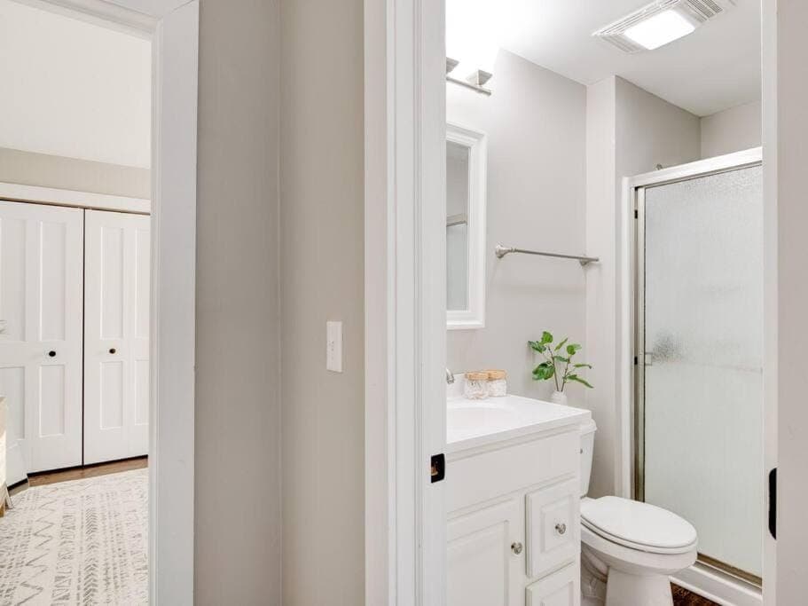 Cozy 1-Bedroom Retreat, New Remodel, Fast Wi-Fi Apartment in Columbus