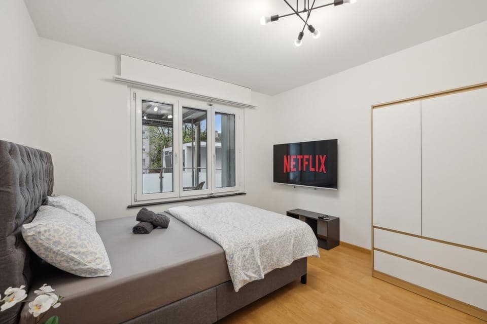 Bed, Living room, Photo of the whole room, Bedroom