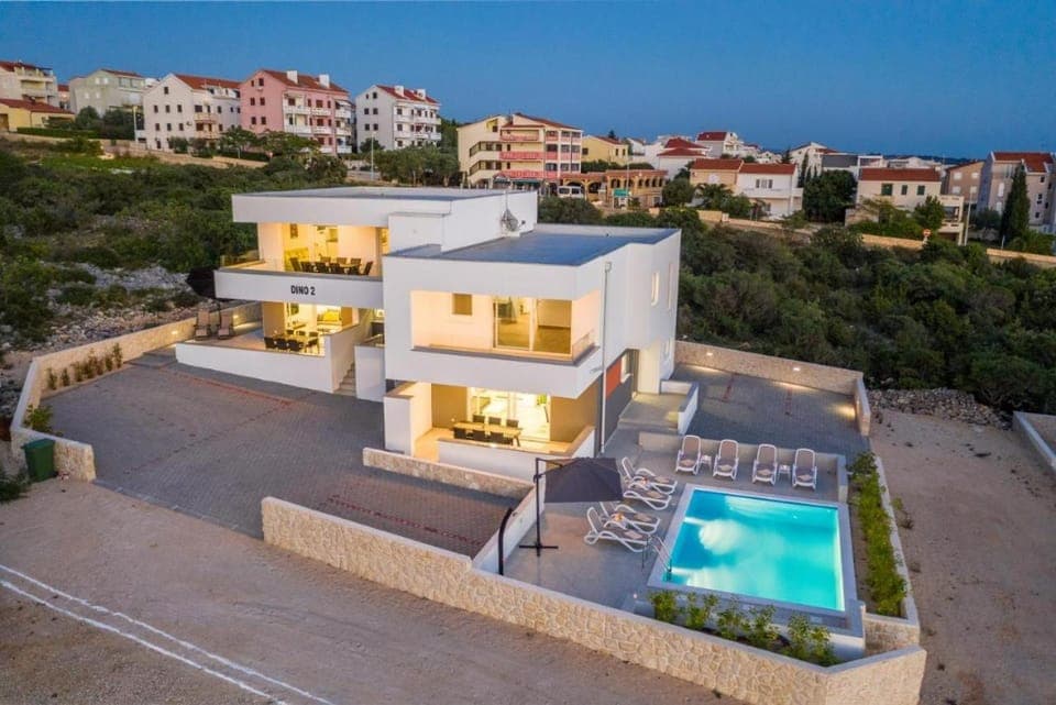 Property building, Pool view, Swimming pool