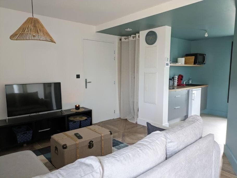 TV and multimedia, Kitchen or kitchenette, Seating area