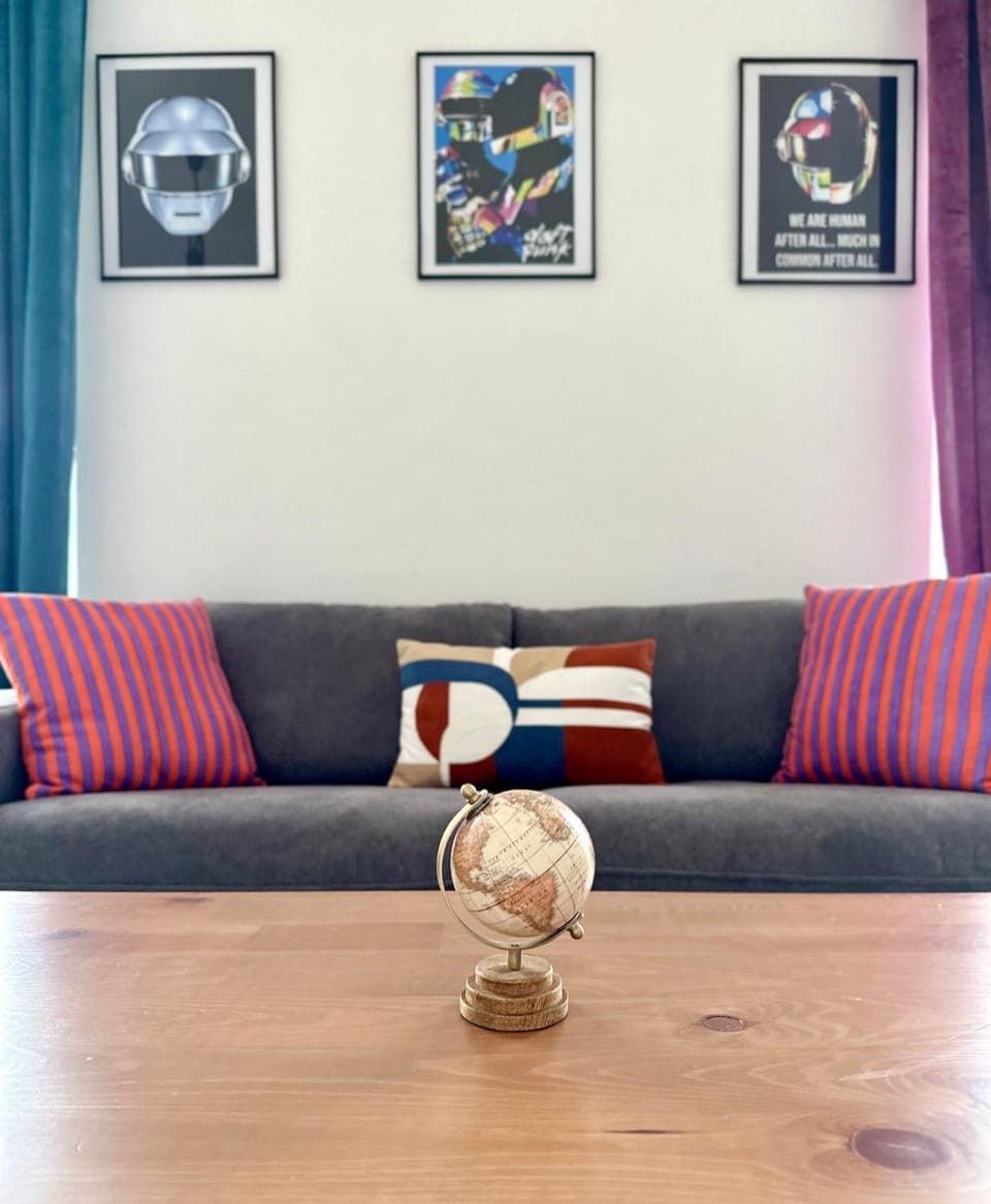 Living room, Seating area