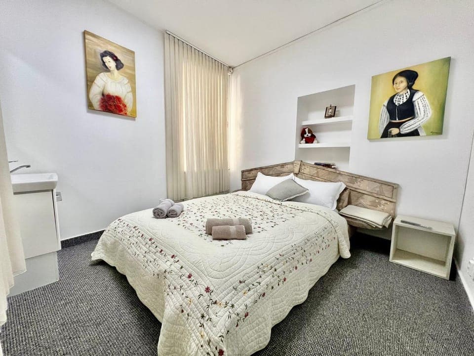 Bed, Photo of the whole room, Bedroom