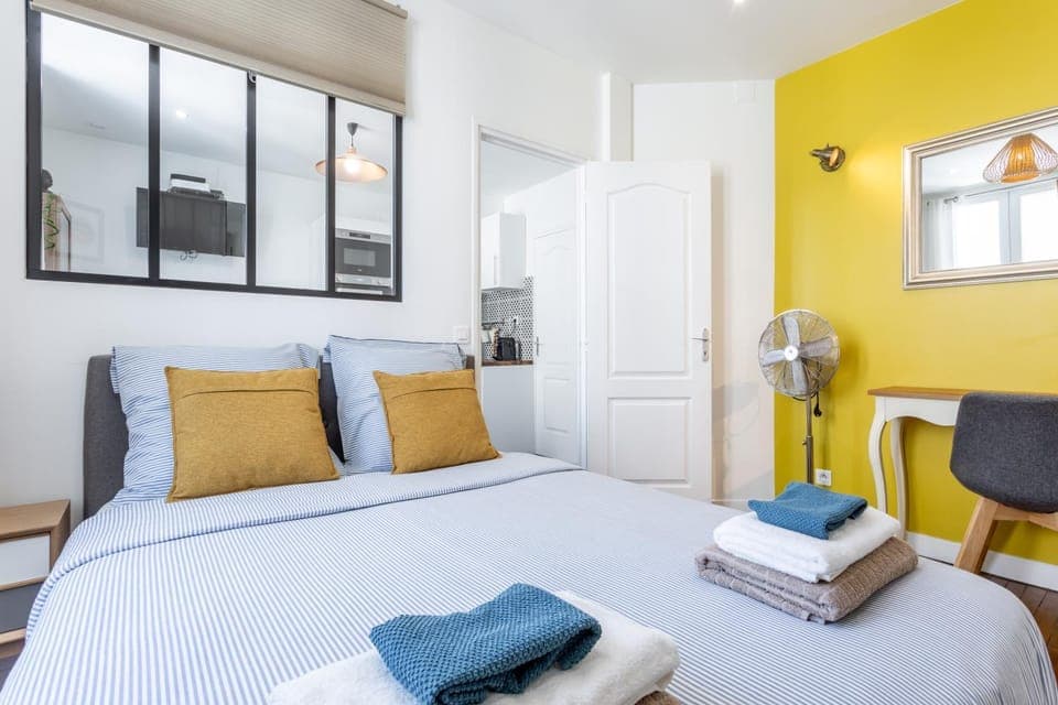 Bed, Photo of the whole room, Bedroom