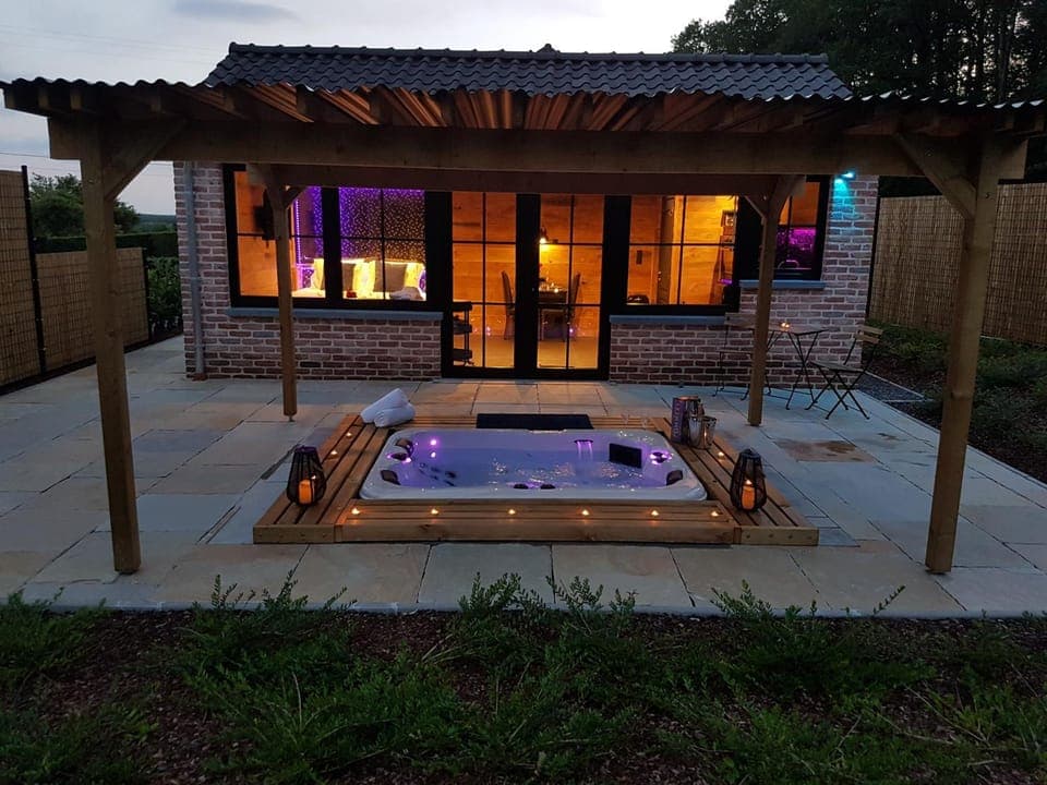 Property building, Natural landscape, Hot Tub