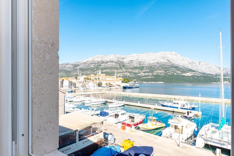 City view, Landmark view, Mountain view, Sea view