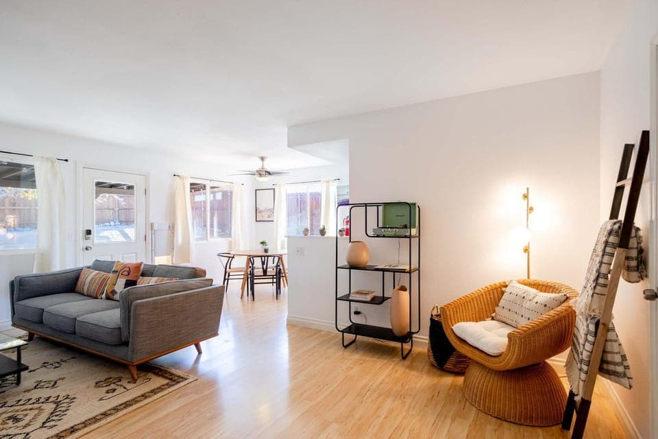 TV and multimedia, Living room, Dining area