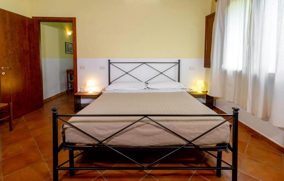 Bed, Photo of the whole room, Bedroom, air conditioner