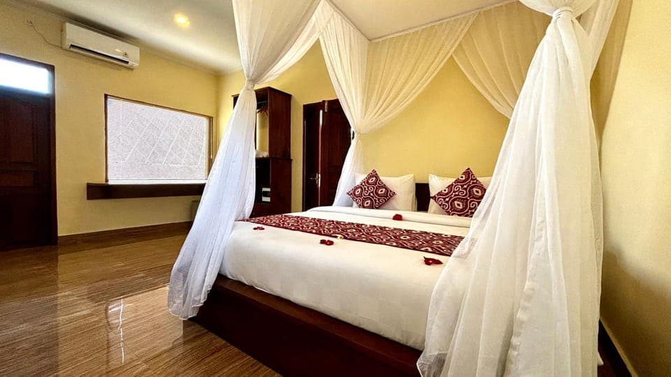 Bed, Photo of the whole room, Bedroom, air conditioner