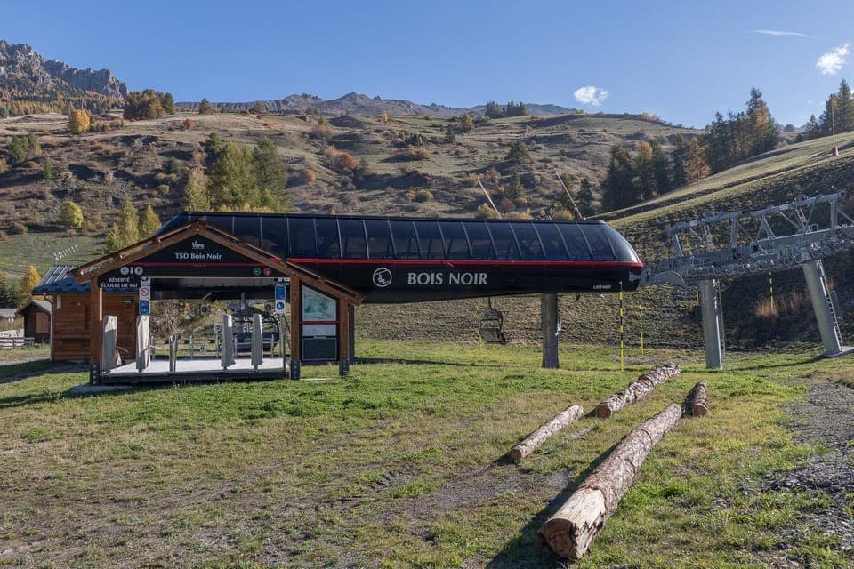 Nearby landmark, Mountain view