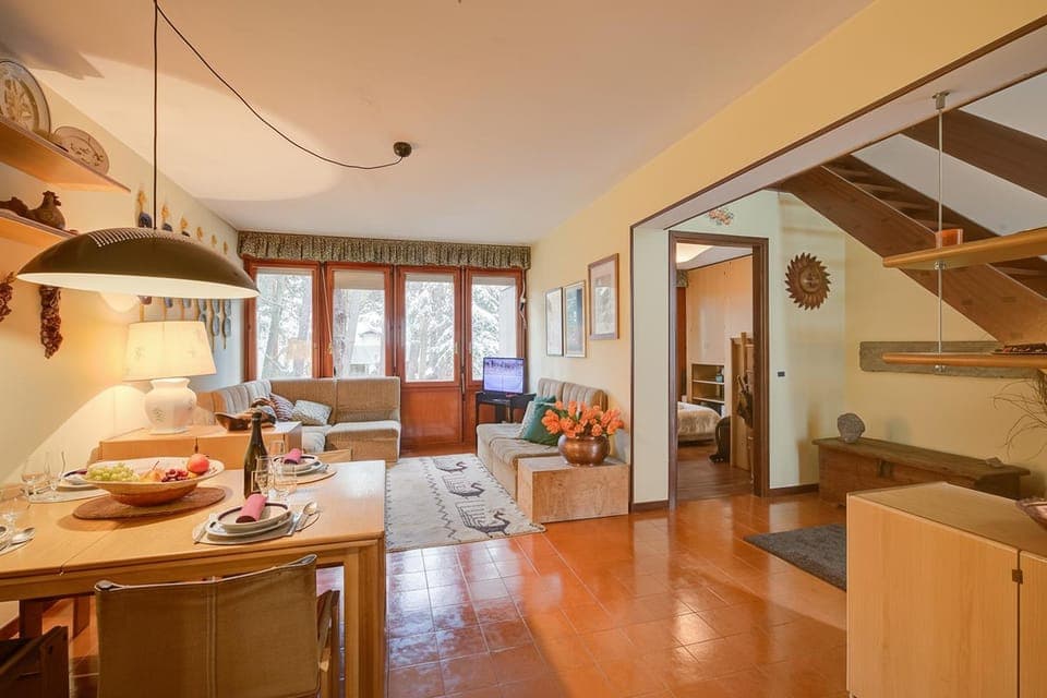 Living room, Dining area