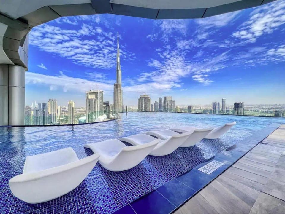 Day, Natural landscape, View (from property/room), City view, Pool view, Swimming pool, sunbed