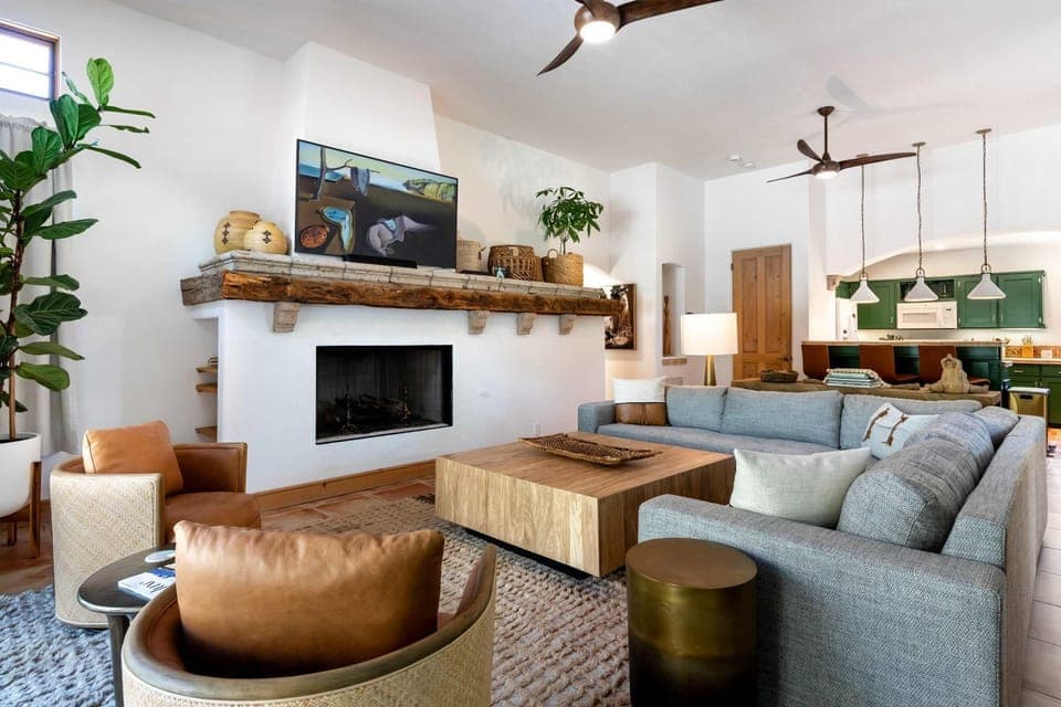 LUX - Historic Tennis Club Enclave - King Beds House in Palm Springs