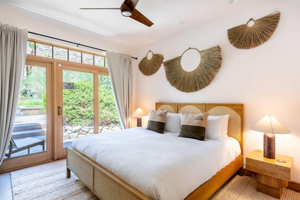 LUX - Historic Tennis Club Enclave - King Beds House in Palm Springs