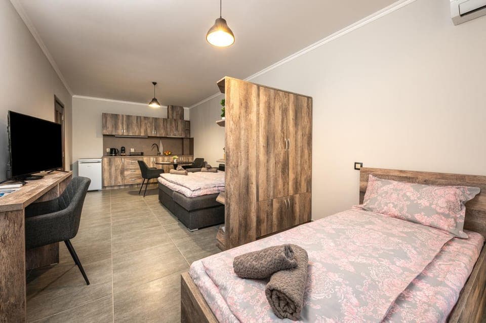 Bed, Kitchen or kitchenette, Living room, Bedroom