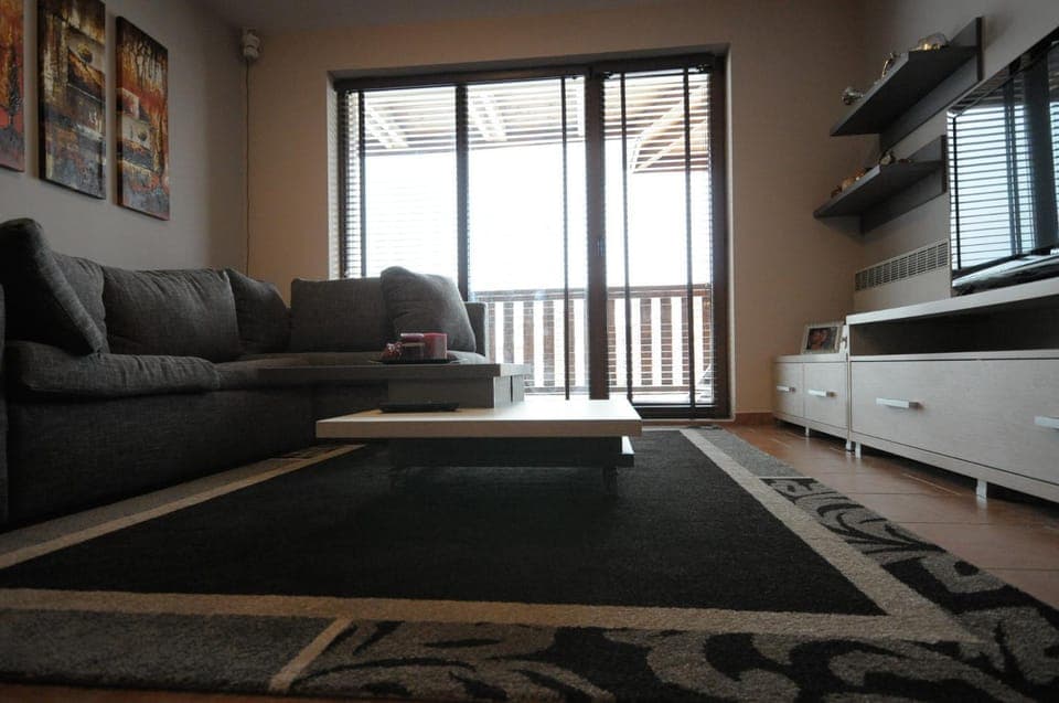 Bed, TV and multimedia, Living room, Photo of the whole room, Seating area