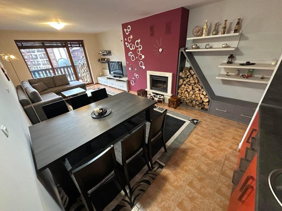 TV and multimedia, Kitchen or kitchenette, Seating area, fireplace, kitchen