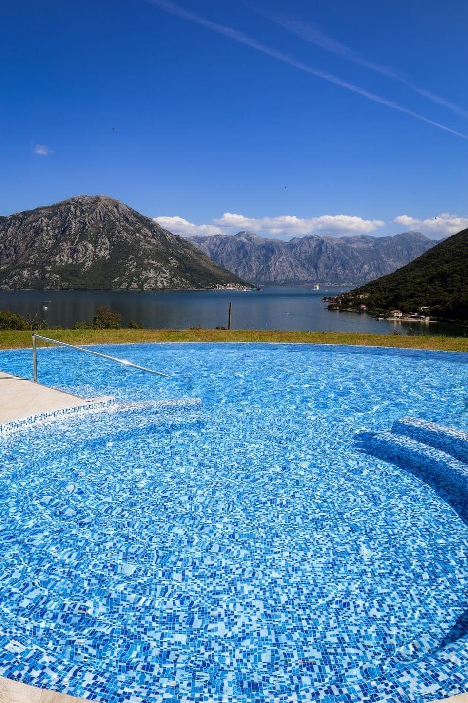 Natural landscape, Mountain view, Pool view, Swimming pool