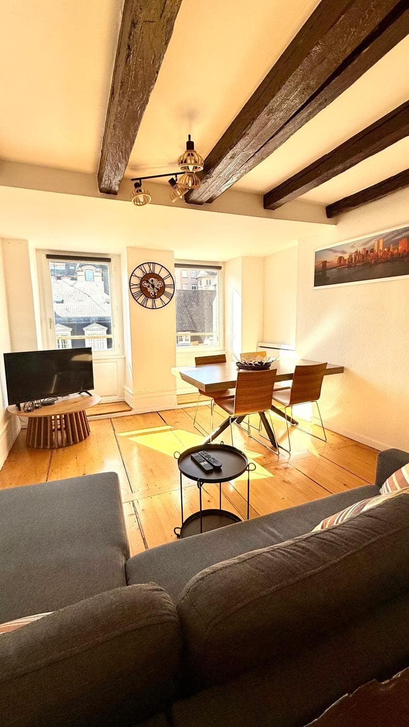 Communal lounge/ TV room, TV and multimedia, Living room, Seating area, Dining area, Evening entertainment